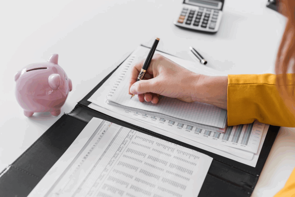 PMEs brasileiras gastam em média R$ 2.400 por mês com despesas fixas recorrentes