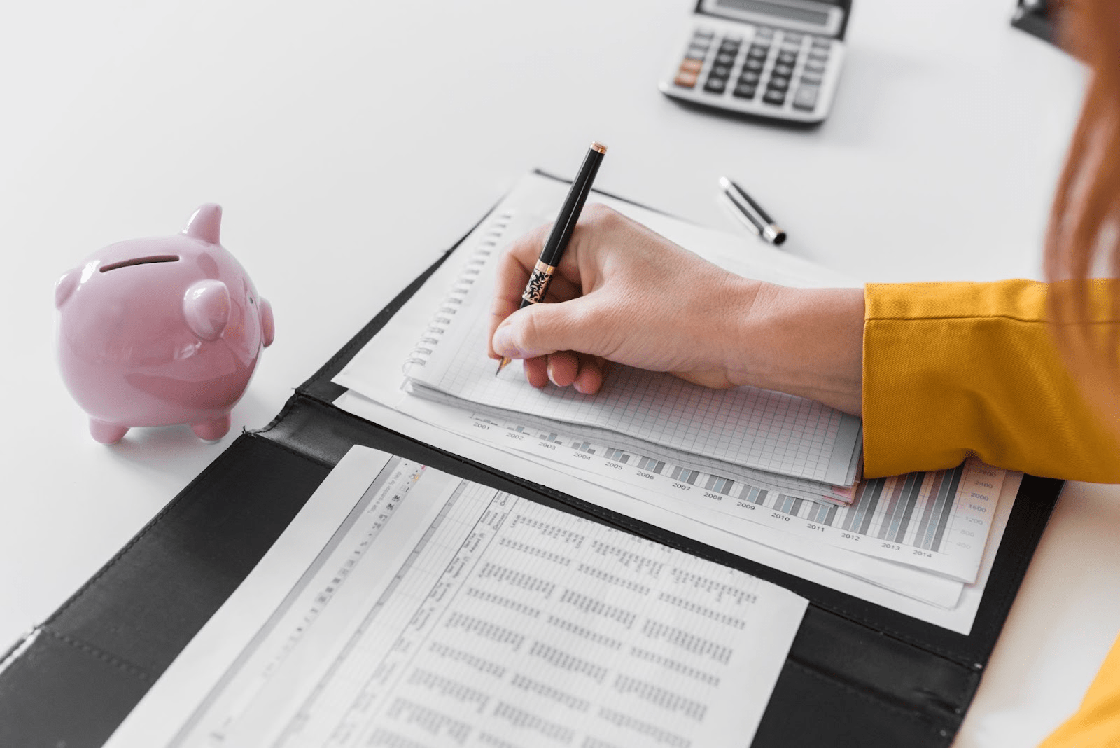PMEs brasileiras gastam em média R$ 2.400 por mês com despesas fixas recorrentes