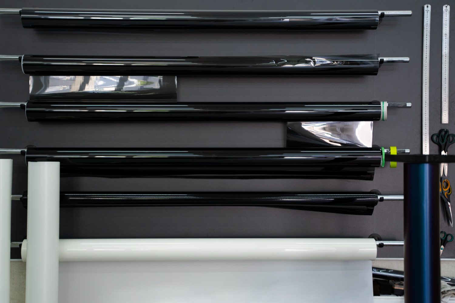 05 motivos para instalar envelopamento black piano no seu carro