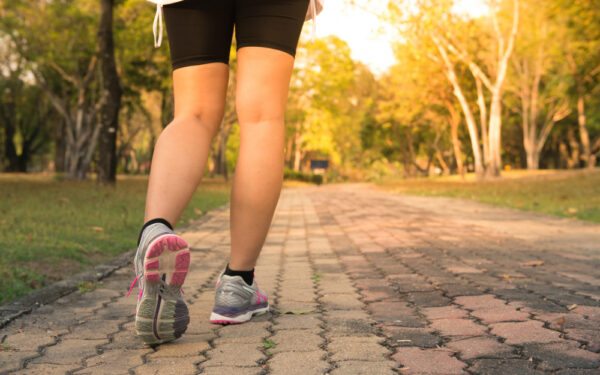 Caminhada diária: por que investir em um bom tênis faz diferença