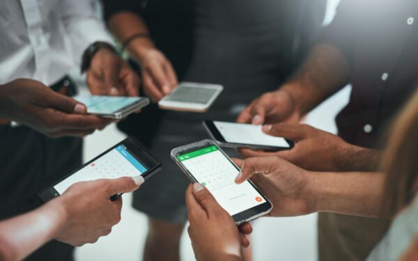 Qual a diferença entre canal, comunidade e grupo no WhatsApp