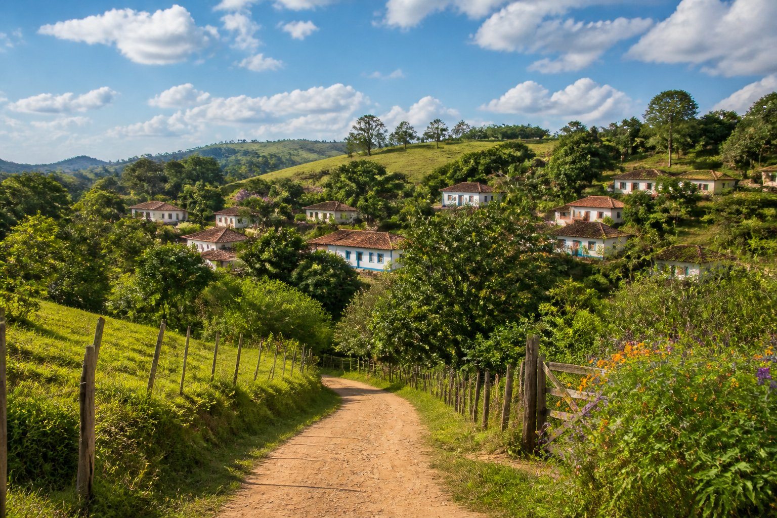 Santana dos Montes: Turismo Rural, História e Beleza Natural em Minas Gerais