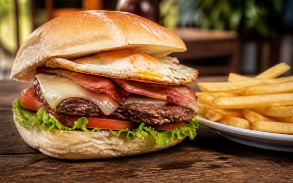 Chivito: Tradição e Ingredientes do Sanduíche Nacional do Uruguai