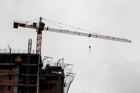 Quando investir em FIIs ou em ações de construção civil?